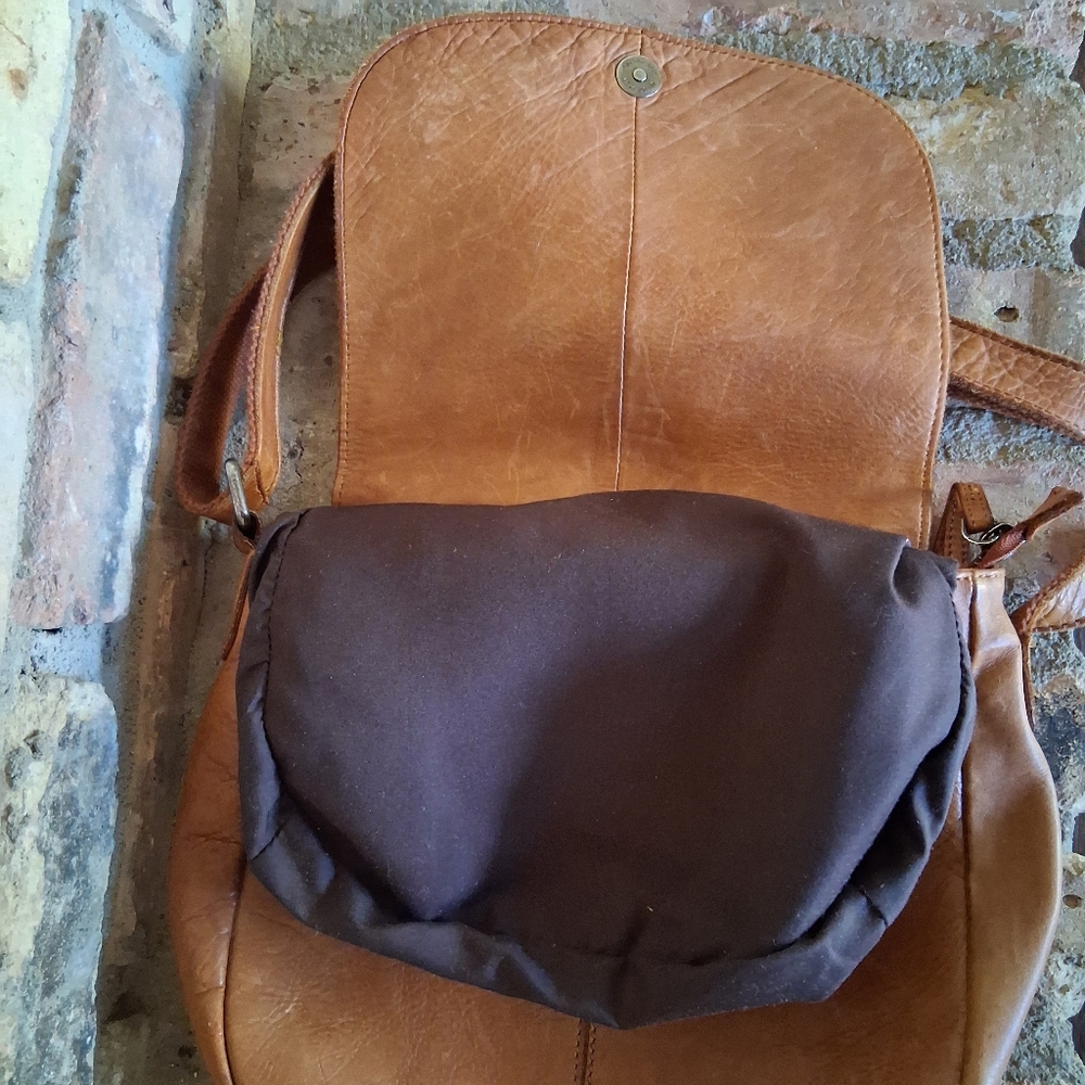 GENICCI LEATHER SHOULDER BAG WITH FTONT FLAP - Picture 10 of 11